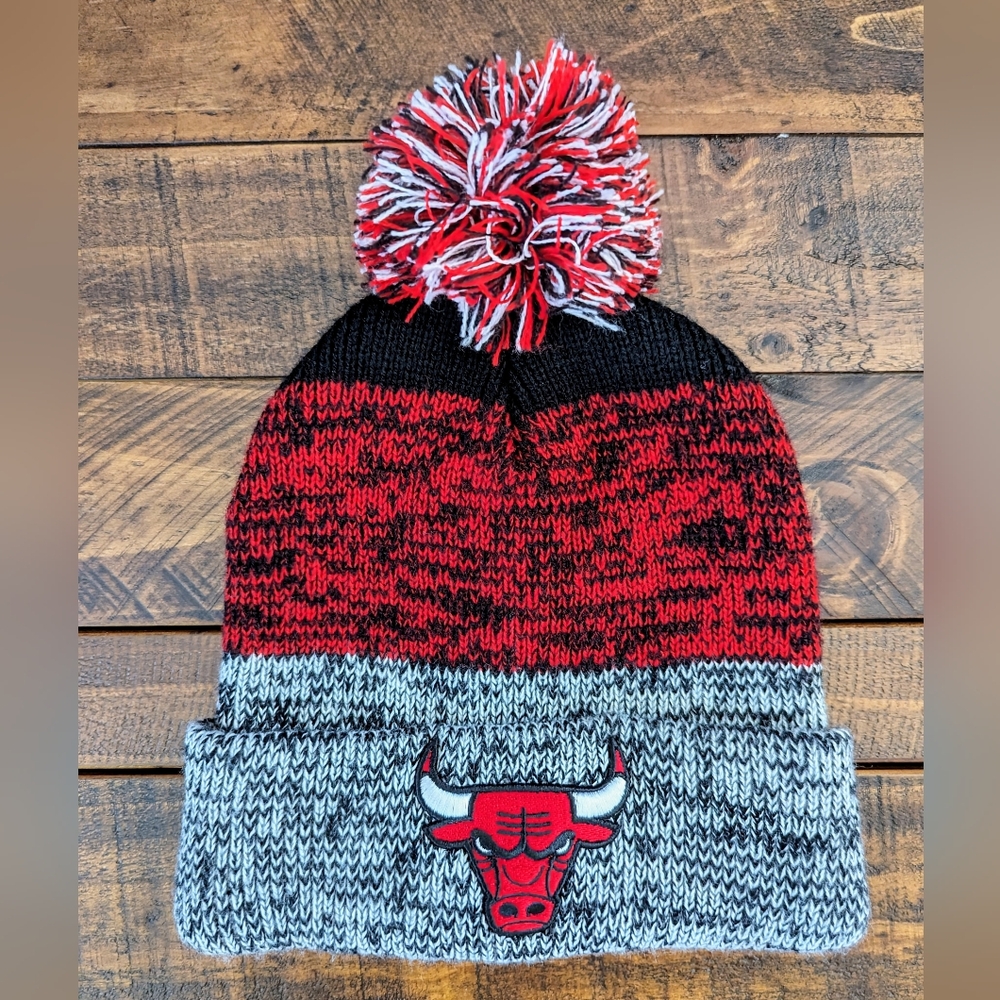 NBA Chicago Bulls Cuffed Beanie with Pom-Pom OSFM